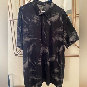 Men's Black and Gray Patterned Golf Shirt